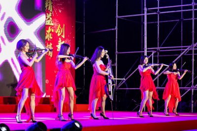 上海工会高温慰问船舶职工专场文艺演出