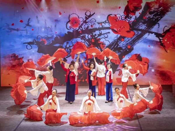 上海纺织京剧团汇报联谊演唱会 