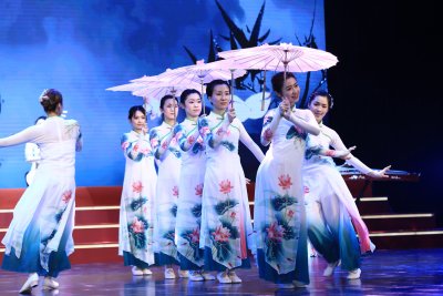 上海工会庆“三八” 